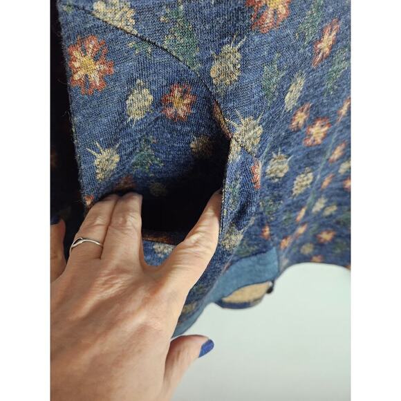 Yak and Yeti Asymmetric hem blouse sz S boho Lagenlook floral minimalist - Picture 2 of 10